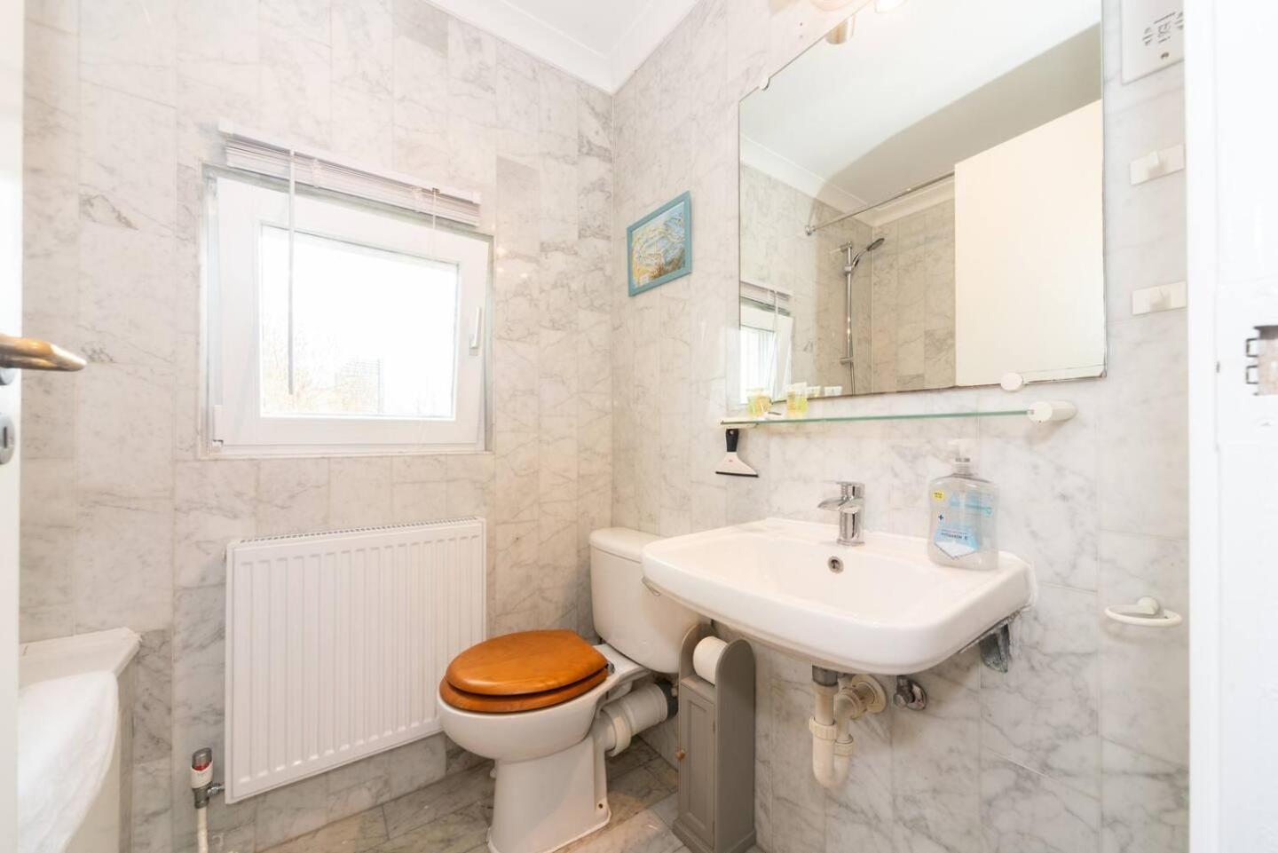 Sunny Maisonette With Views Over Canary Wharf, 伦敦 外观 照片