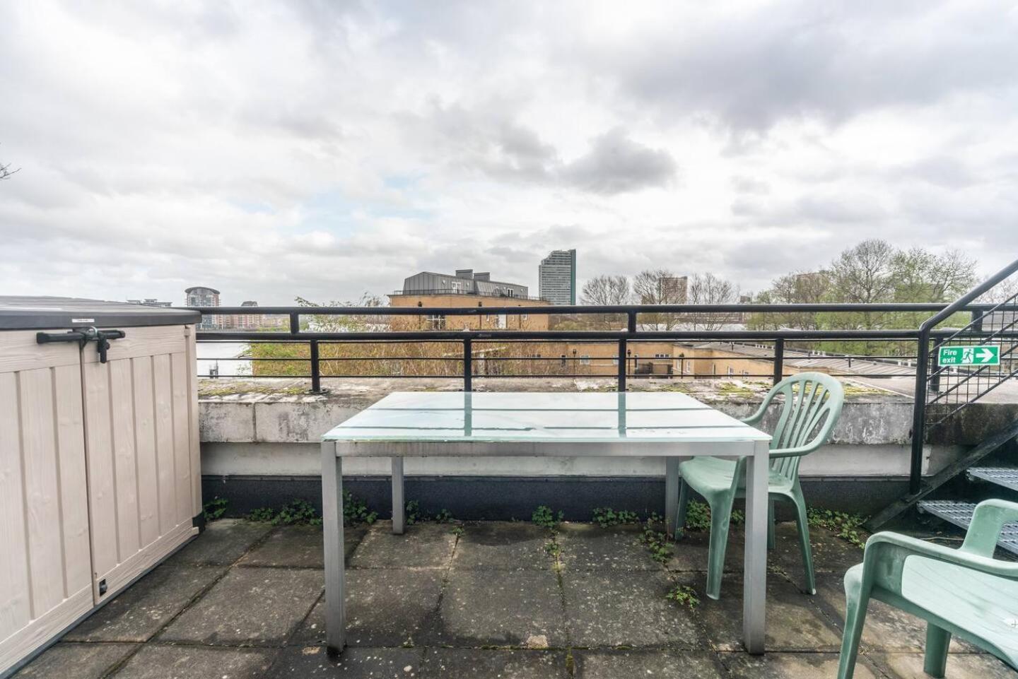 Sunny Maisonette With Views Over Canary Wharf, 伦敦 外观 照片