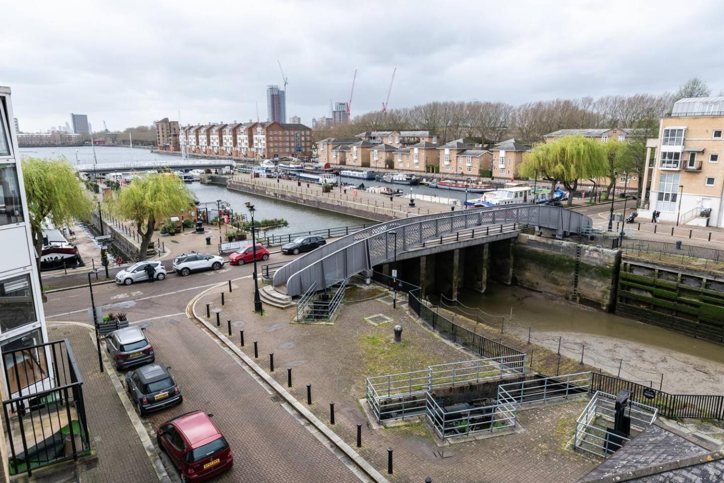 Sunny Maisonette With Views Over Canary Wharf, 伦敦 外观 照片