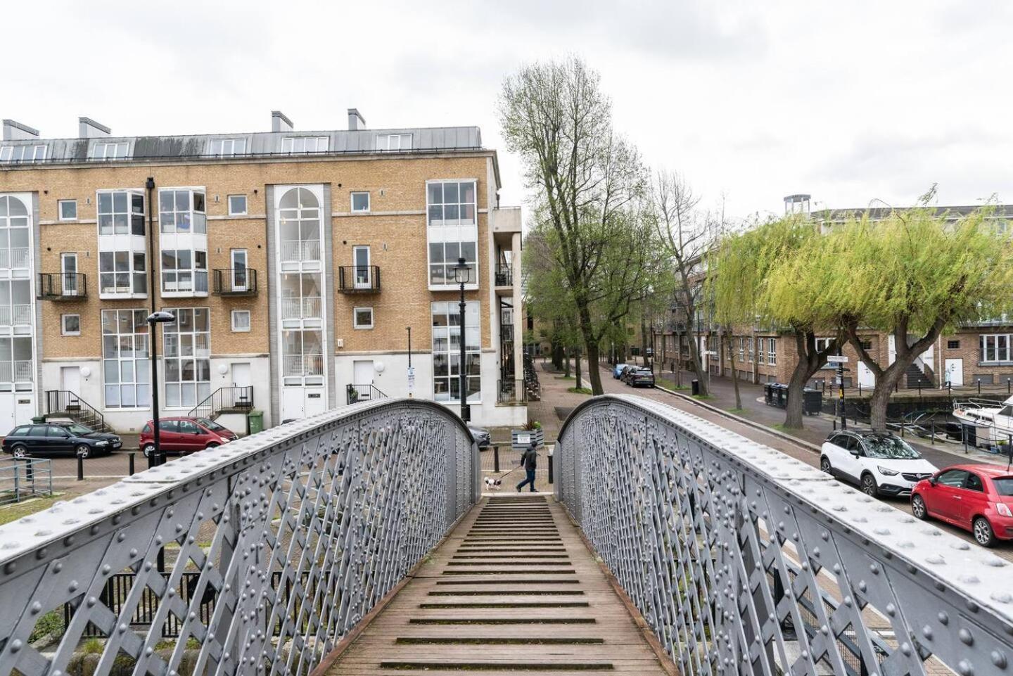 Sunny Maisonette With Views Over Canary Wharf, 伦敦 外观 照片